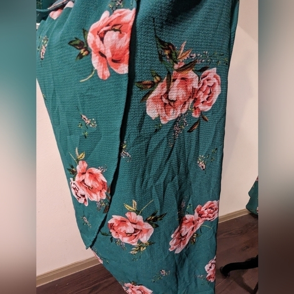 Dream Of Me Faux Wrap Floral Maxi Dress Size Medium EUC - Picture 9 of 10